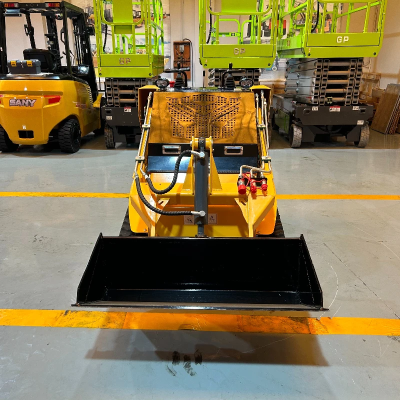 جرافة انزلاقية صغيرة مخصصة - الحمولة القصوى 400 كجم، دلو 0.12 مكعب، محرك Rato R740 ذو الأسطوانة المزدوجة مع الاتحاد الأوروبي