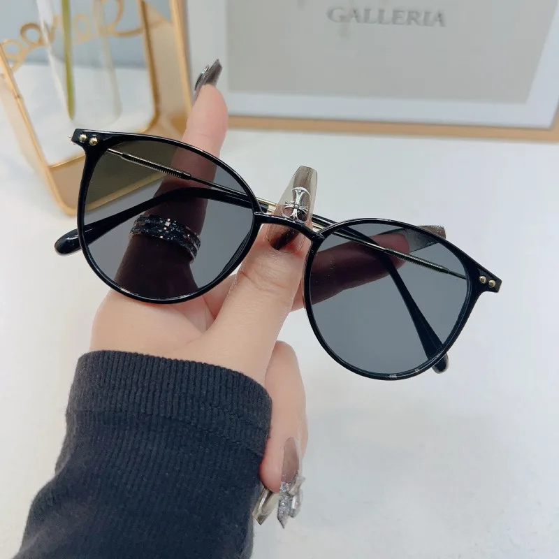 New Arrival Round Sunglasses Fashion Metal Frame Women Men Circular Sun Glasses for Female Male Gradient Traveling Oculos