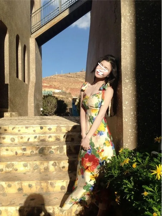 エレガントな花柄ホルタードレス女性の夏のロングドレススリムフィット休暇旅行衣装韓国スタイル通勤ドレス