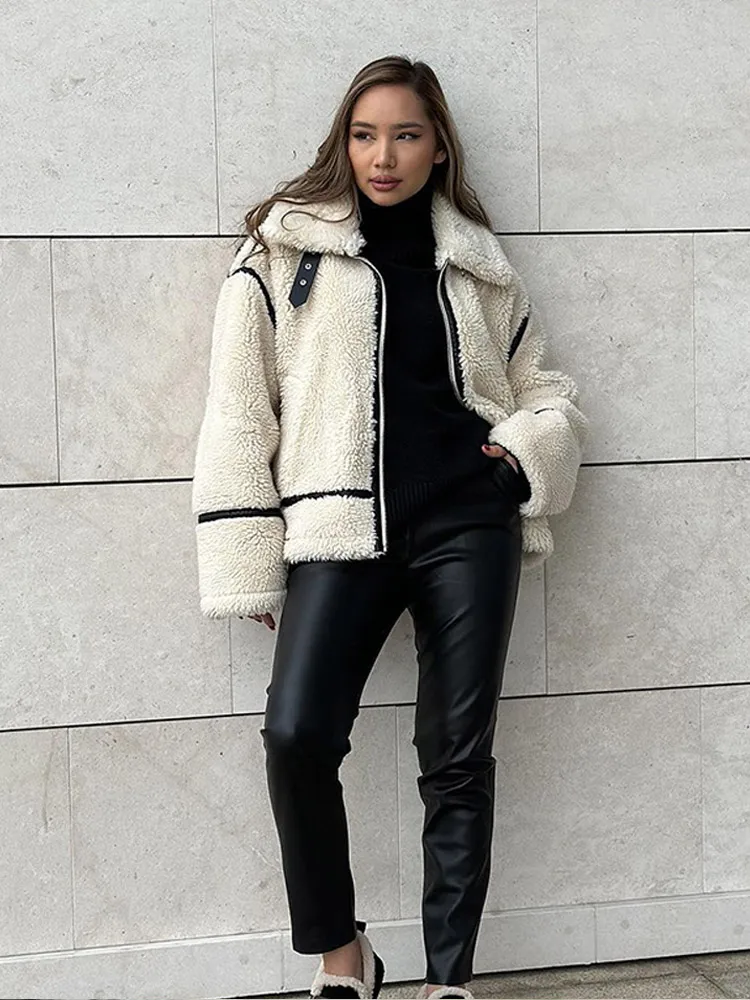 Elegant Beige Flip Collar Long Sleeves Short Warm Coat Chic Contrasting Zipper Pockets Jacket 2024 Lady New Winter Commuter Wear