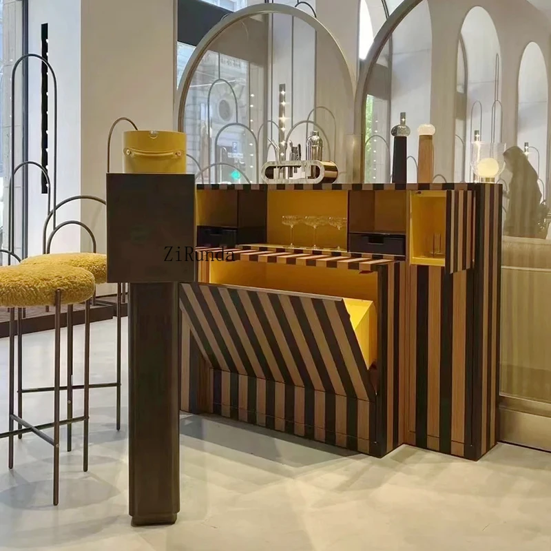 อิตาเลี่ยนหรูหราไม้เคาน์เตอร์บาร์ไวน์ตู้ high-end Villa Home Art Creative ด้านข้างตู้