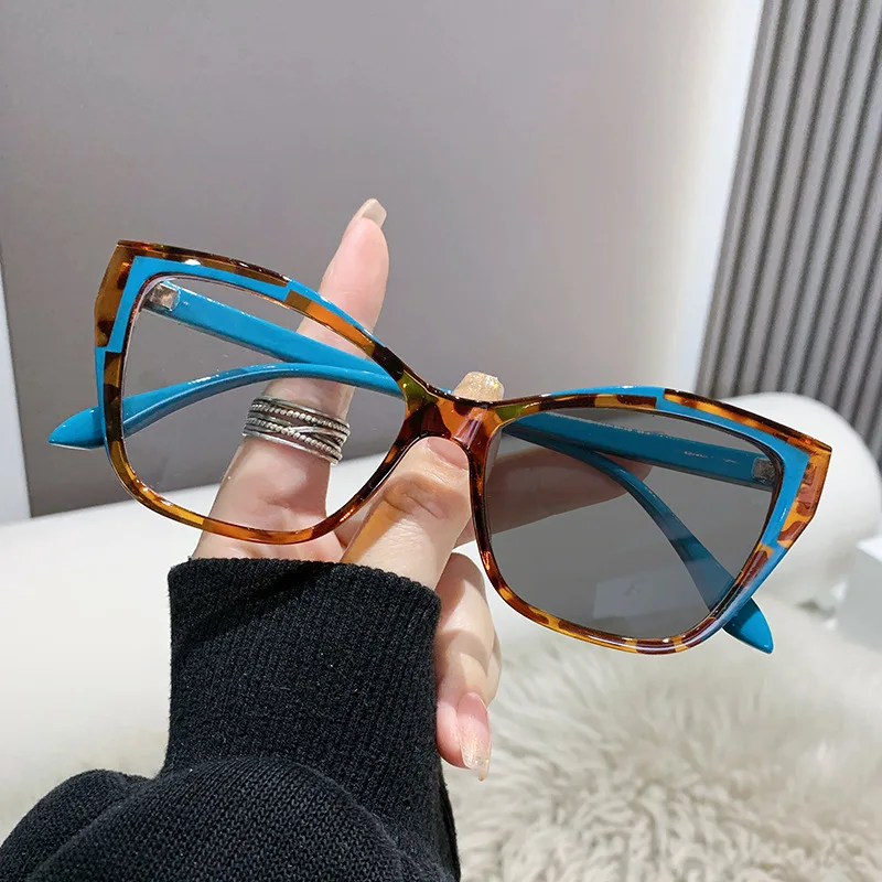 Fashion Cat Eye Anti Blue Light Photochromic Glasses Women Vintage Triangle Metal Frame Color Change Eye Protection Spectacles