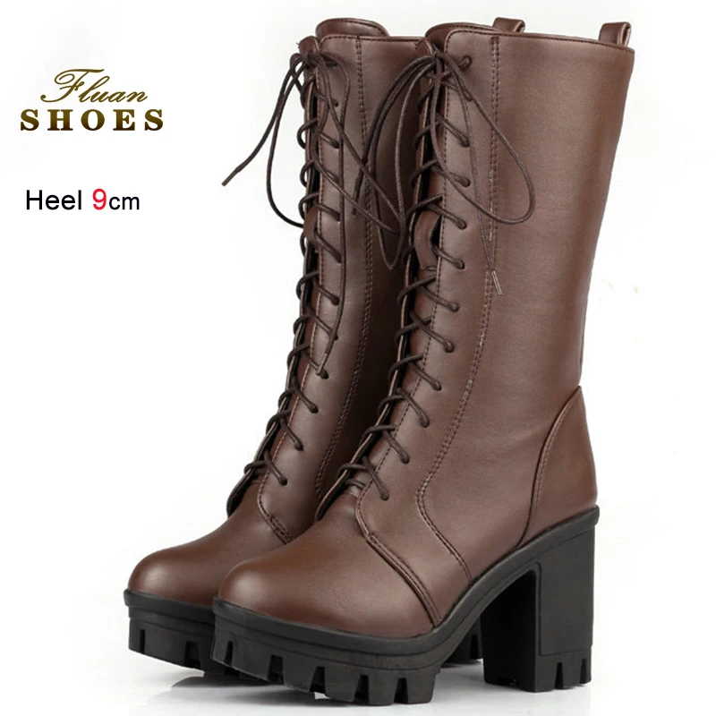 2025 جديد الخريف الشتاء البني المرأة فارس الأحذية براءات الاختراع والجلود حذاء بكعب سميك 9 سنتيمتر حذاء برقبة للركبة جولة تو الدانتيل يصل أحذية السيدات #1