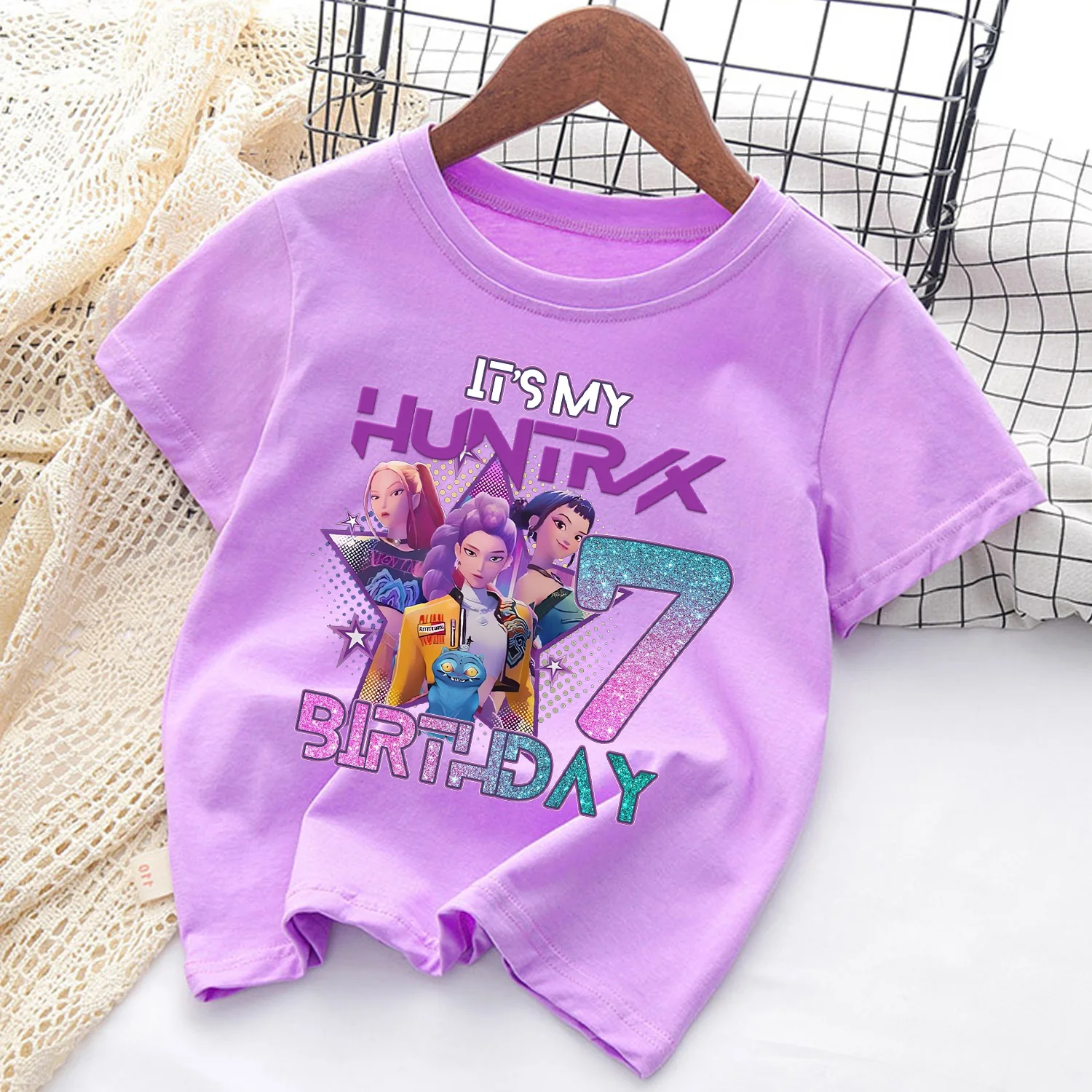 تي شيرت KPop Demon Hunters للأطفال على شكل عيد ميلاد تي شيرت علوي للفتيات والأولاد ملابس أرجوانية بأكمام قصيرة كرتونية هدية ملابس للأطفال