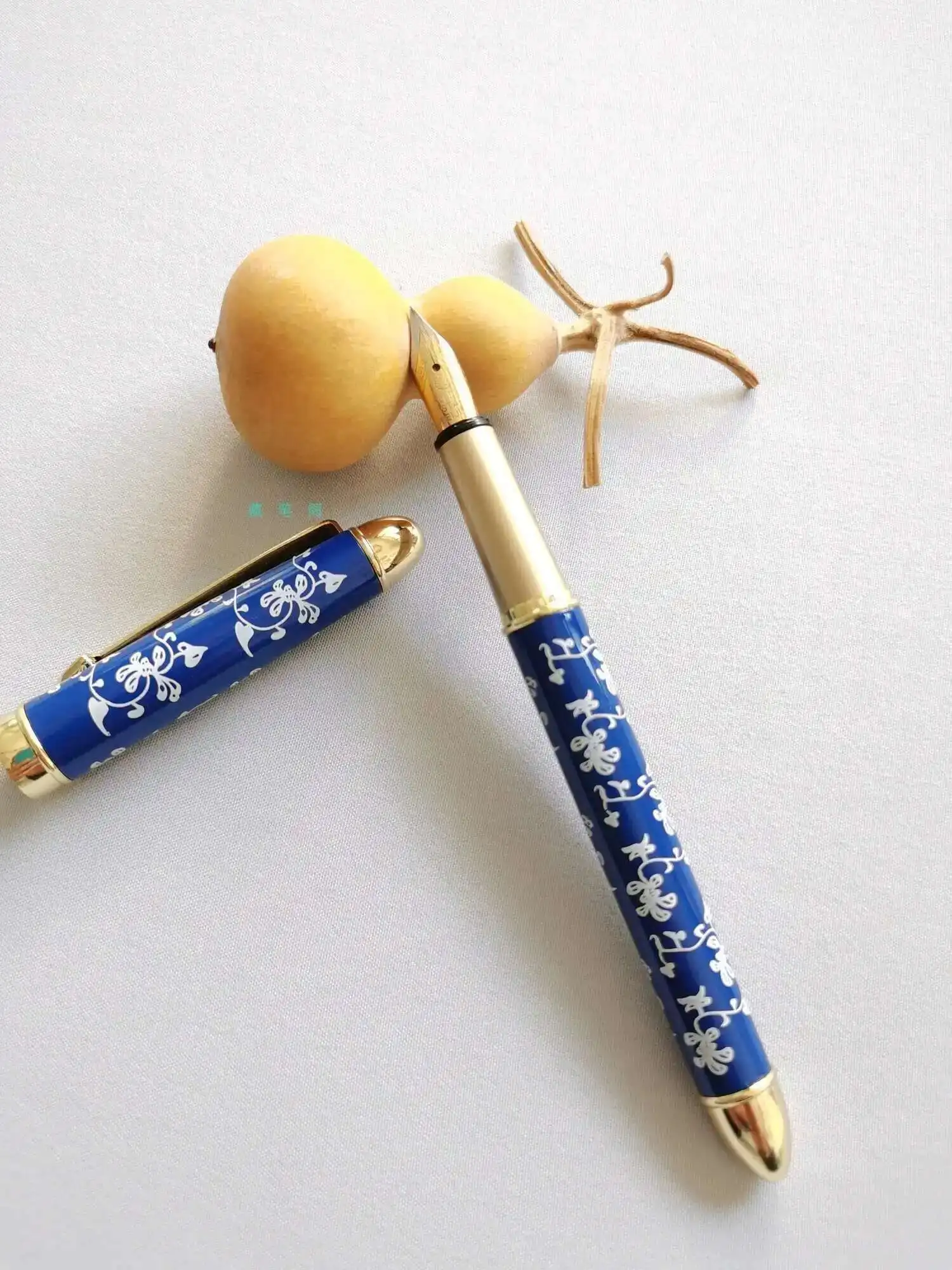 

Old Brand 220 Batik Blue And White Porcelain Fountain Pen Copper Pen Pole Writing Practice Collection
