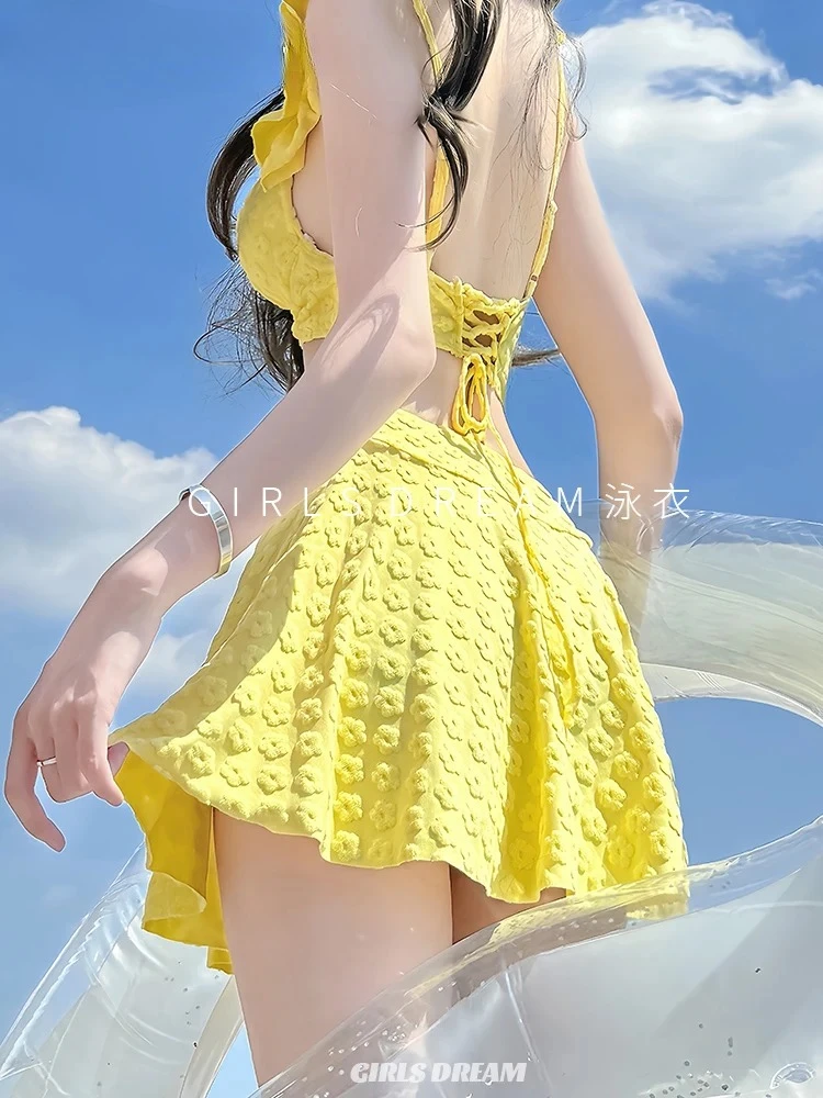 Wysokiej jakości, czysty, seksowny strój kąpielowy w stylu plażowym, trzyczęściowy, słodki, dzielony bikini dla kobiet.