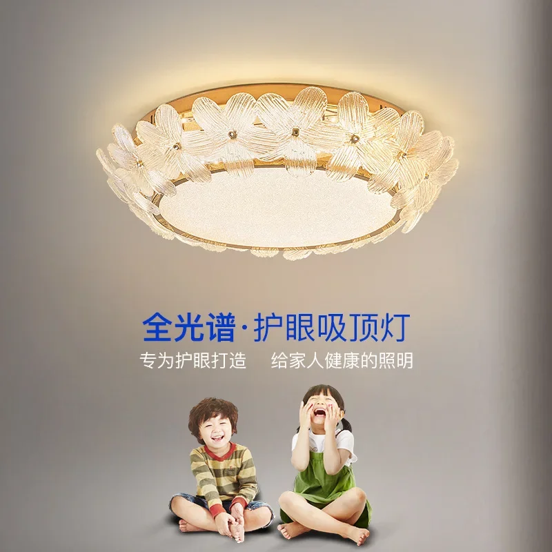 クリーム色の風の花びらが温かみのあるプリンセスルームの天井照明、フレンチロマンティッククリスタルフラワーラウンドライト、豪華なマスターベッドルームの天井照明