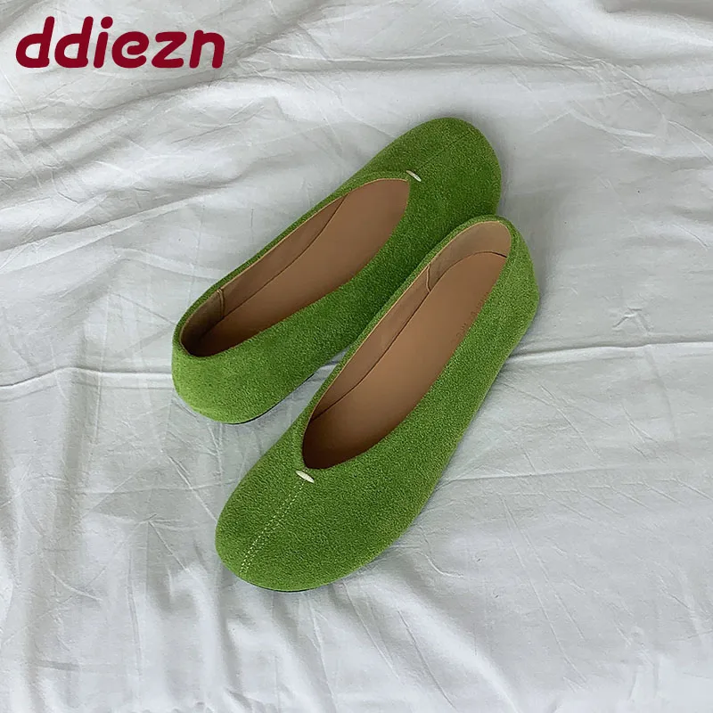 

Новая женская обувь без шнуровки из флока, неглубокие женские туфли на плоской подошве с обувью, мягкие модные женские балетки с круглым носком
