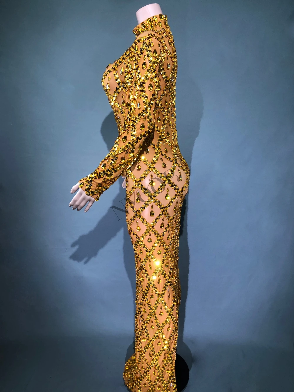 Sukienka damska wieczorowa na studniówkę, urodziny, seksowna, transparentna, kostium sceniczny, strój na występy, błyszcząca, z cekinami, dżetami, z długim rękawem.