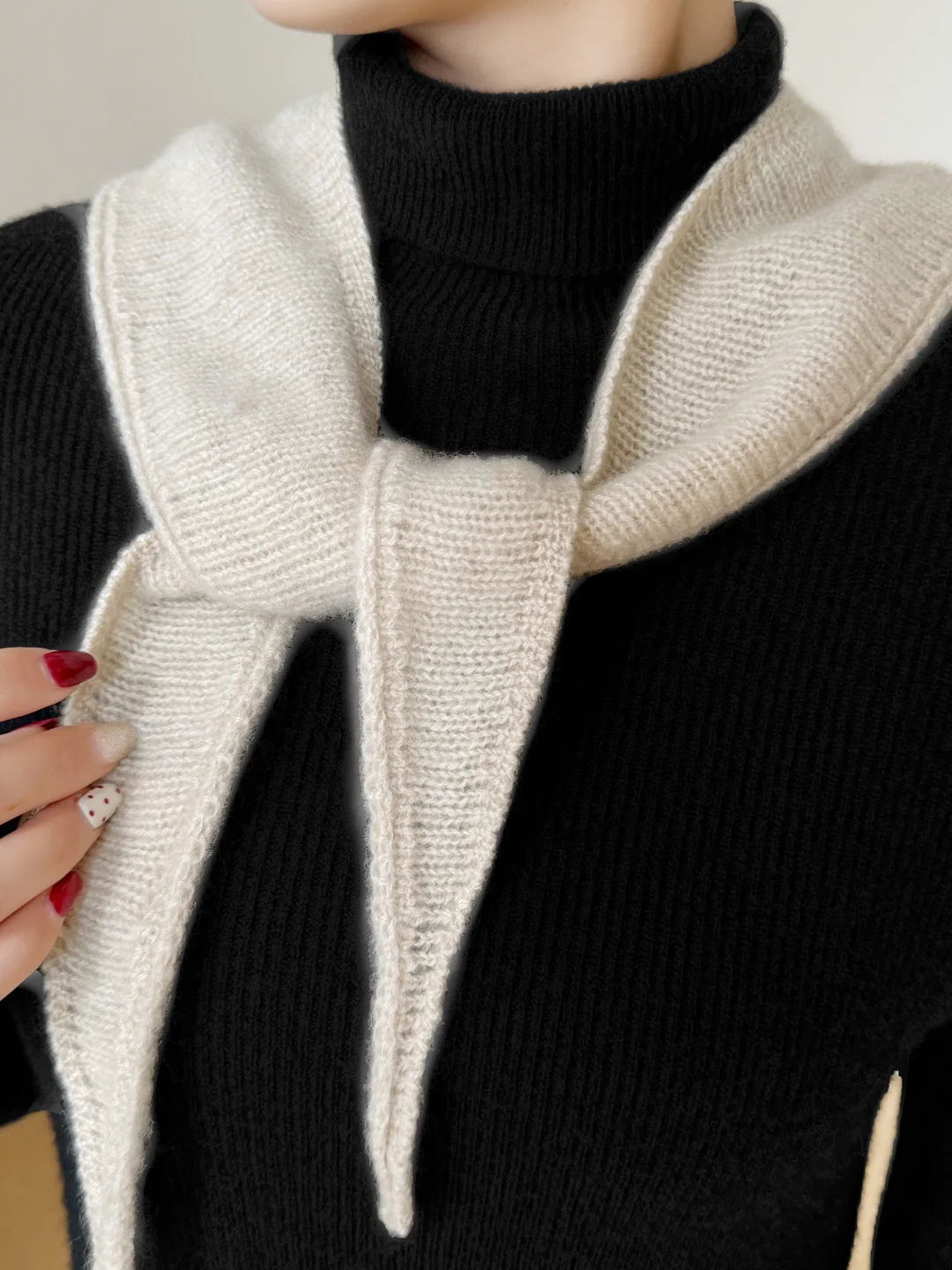 おすすめの女性用カシミヤスモールスカーフニットショートトライアングルショールネックプロテクションピュアカラー冬ファッションアクセサリー