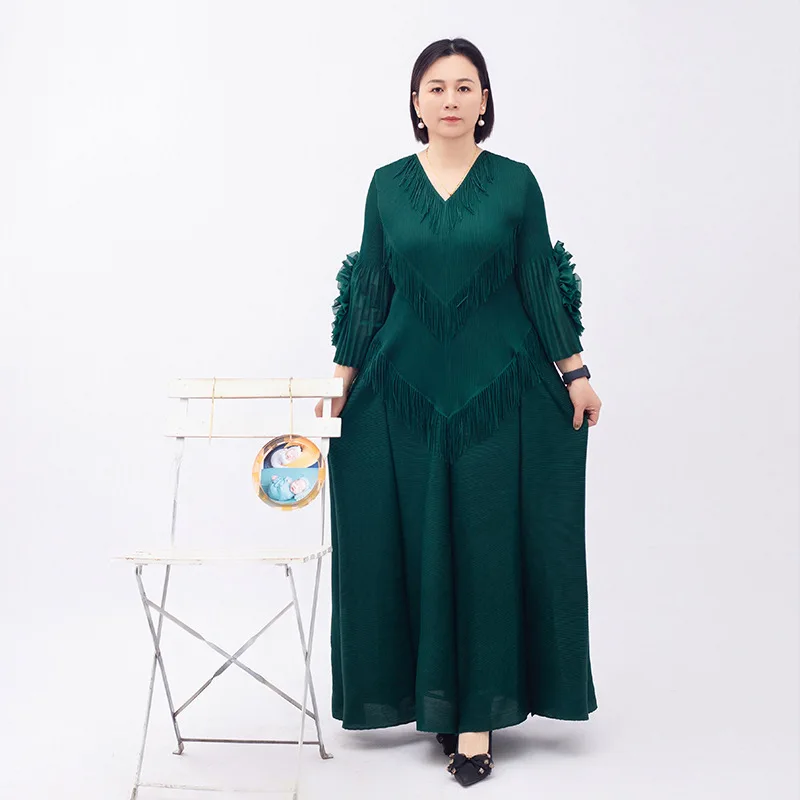 2024 Miyake Extra Long Pleated Dress Women Solid Color Hand-flowered Thick V-neck Mid-sleeve Plus Size Women\'s Robe Women