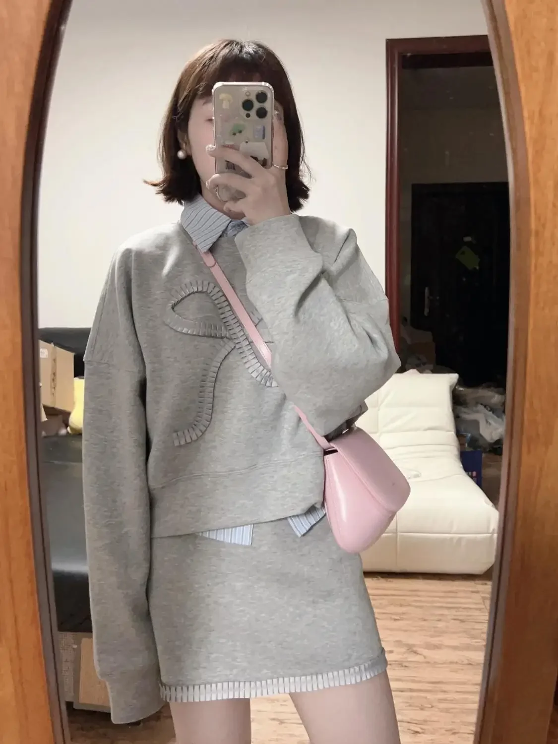 2025 Autunno Nuova moda coreana Set di gonne a tre pezzi Felpa pullover a maniche lunghe o collo + Camicia a righe + Minigonna a linea