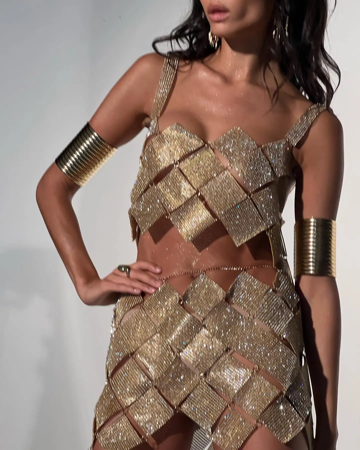 ชุดเดรสปักเพชรเต็มตัวสไตล์ยุโรปและอเมริกาสำหรับผู้หญิง ประดับด้วยเพชรและคริสตัล เหมาะสำหรับงานปาร์ตี้กลางคืน ชุดเดรสโลหะประดับคริสตัลสุดเซ็กซี่