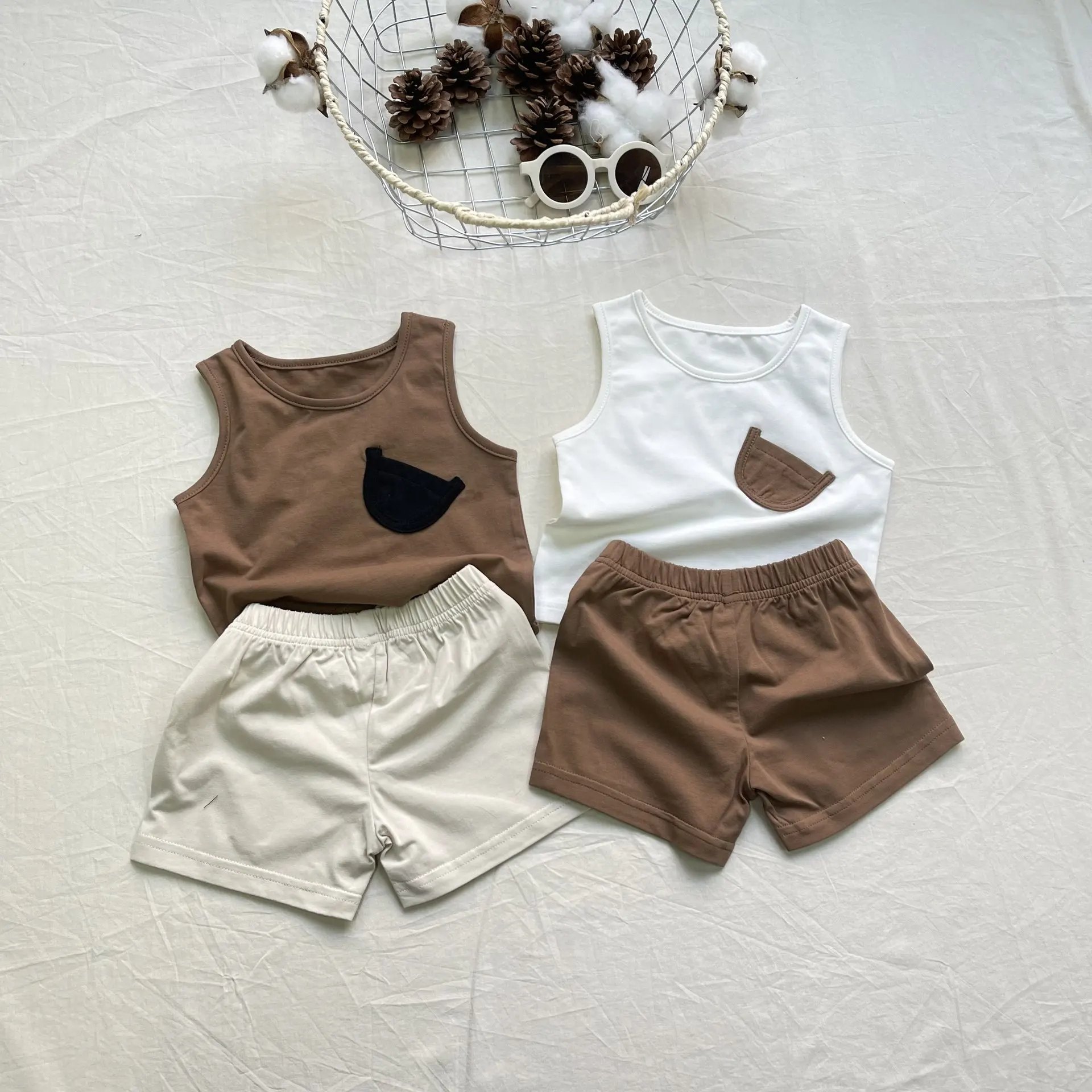 

Летний новый комплект одежды для малышей 2026: милый мультяшный жилет и шорты для мальчиков и девочек, 2 предмета, тонкий хлопковый костюм для малышей