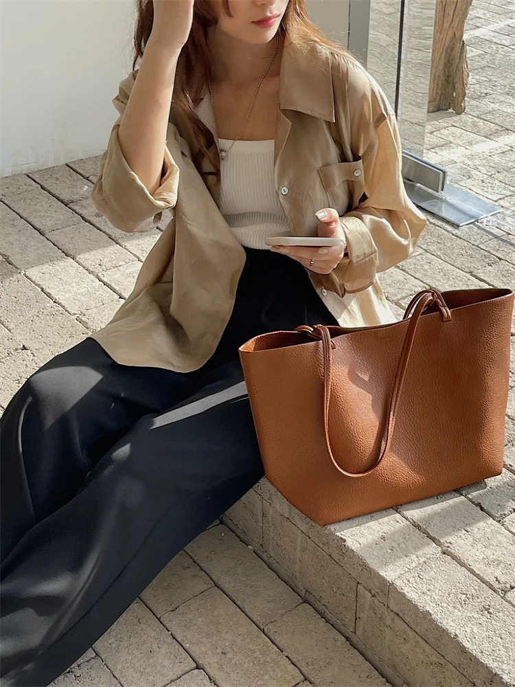 

Design Soft Leather Tote Bag Women's Single oulder Underarm Bag Commuter Bag Trendy Maternal Bag Large Capaci