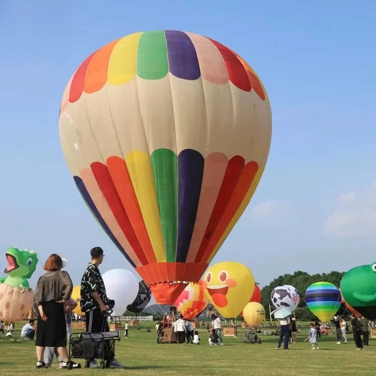 Adventure Balloon Ride in einem aufblasbaren Heißluftballon