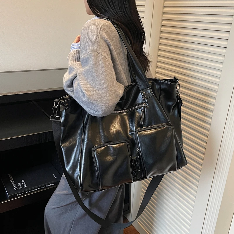 

Простая дорожная сумка для женщин, новинка 2025 года, дорожная сумка через плечо, дизайнерская сумка-мессенджер с несколькими карманами, легкая сумка-тоут из искусственной кожи