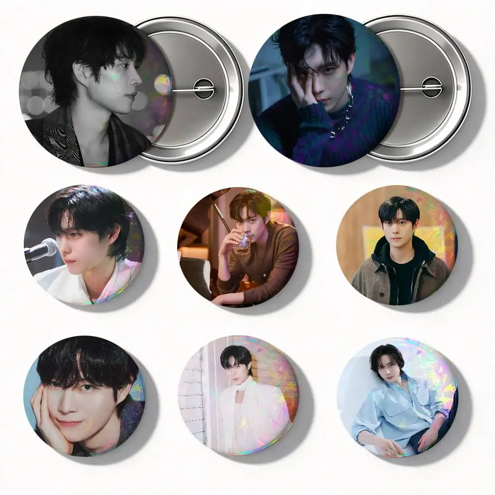 Korean Actors Kim Young-Dae Round Badge Lapel Pin Backpack Clothing Jewelry Accessories Gift Brooch