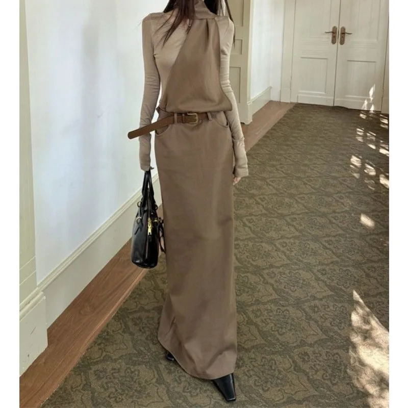 เดรสยาวสไตล์หลังวันพิมพ์พิจารณ์โลก แขนยาว ดีไซน์สองชิ้นหลอกตา ทรงเข้ารูปช่วงเอว คอผูกเชือก ดีไซน์เลเยอร์