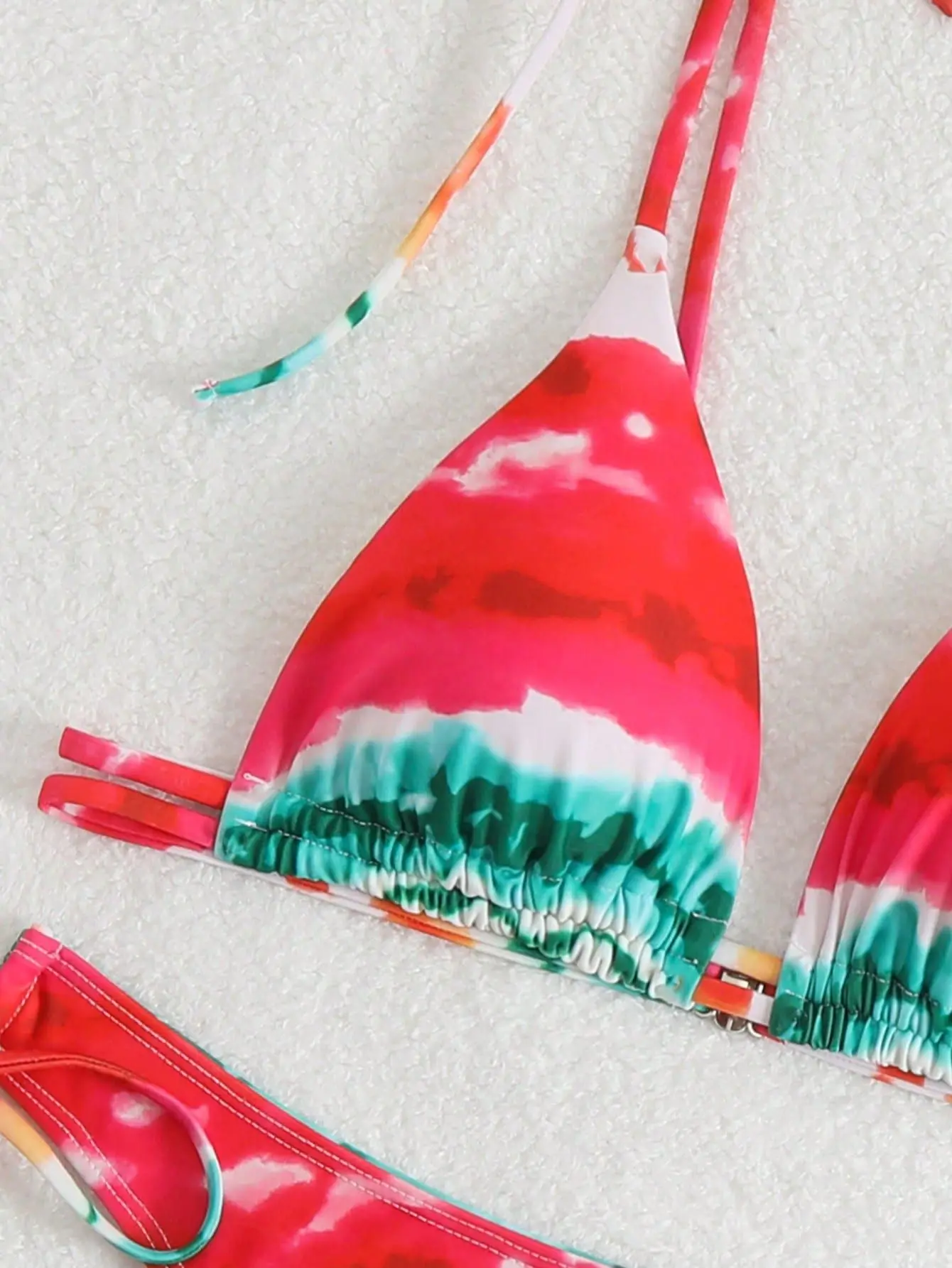 Conjuntos de microbikinis con estampado de tinte rojo sexy, trajes de baño de dos piezas con Tanga y lazo, conjunto de bikini tankini, ropa de playa