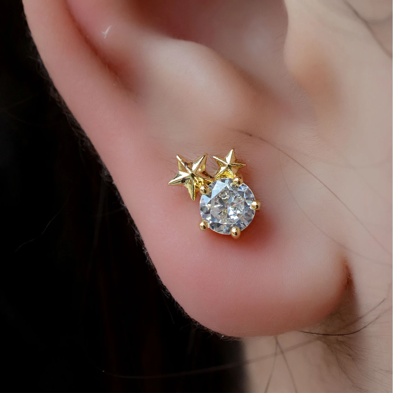 1 Stück Edelstahl-Knorpelstecker-Ohrringe, hypoallergen, zierlicher flacher Helix-Tragus-Piercing-Schmuck für Damen – Detail 6