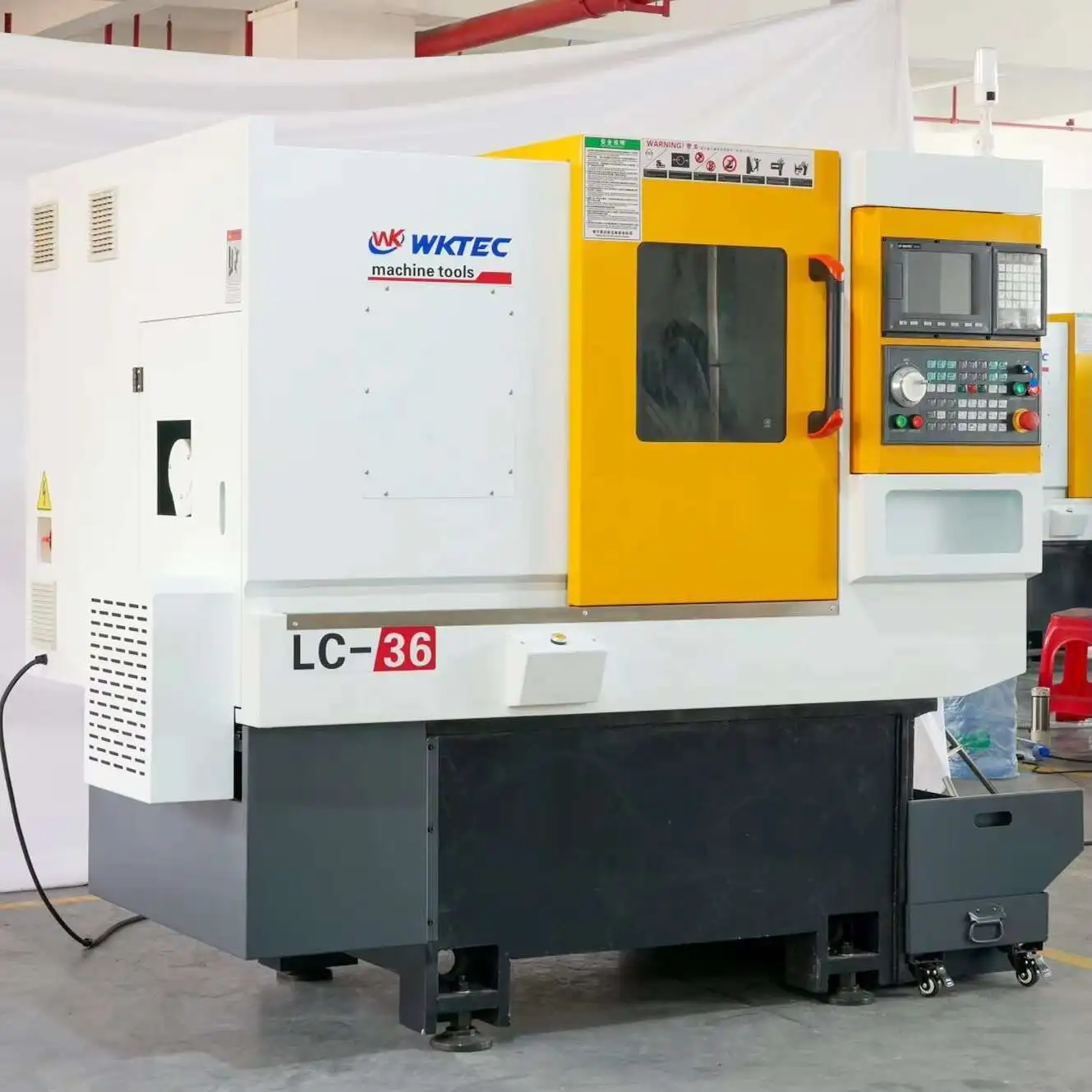 4-osiowe, skośne łóżko Min. wytaczadła Wytrzymały uchwyt elektryczny Tokarka CNC Hine