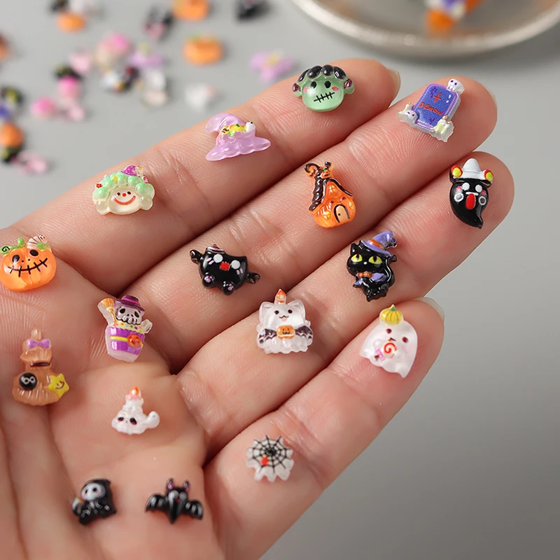 50/100Pcs Kawaii Halloween Nail Charms Cartoon Pumpkin Ghost Cat Mixed Sized Resin Ornaments Cute Spider Web Bat Nail Decor
