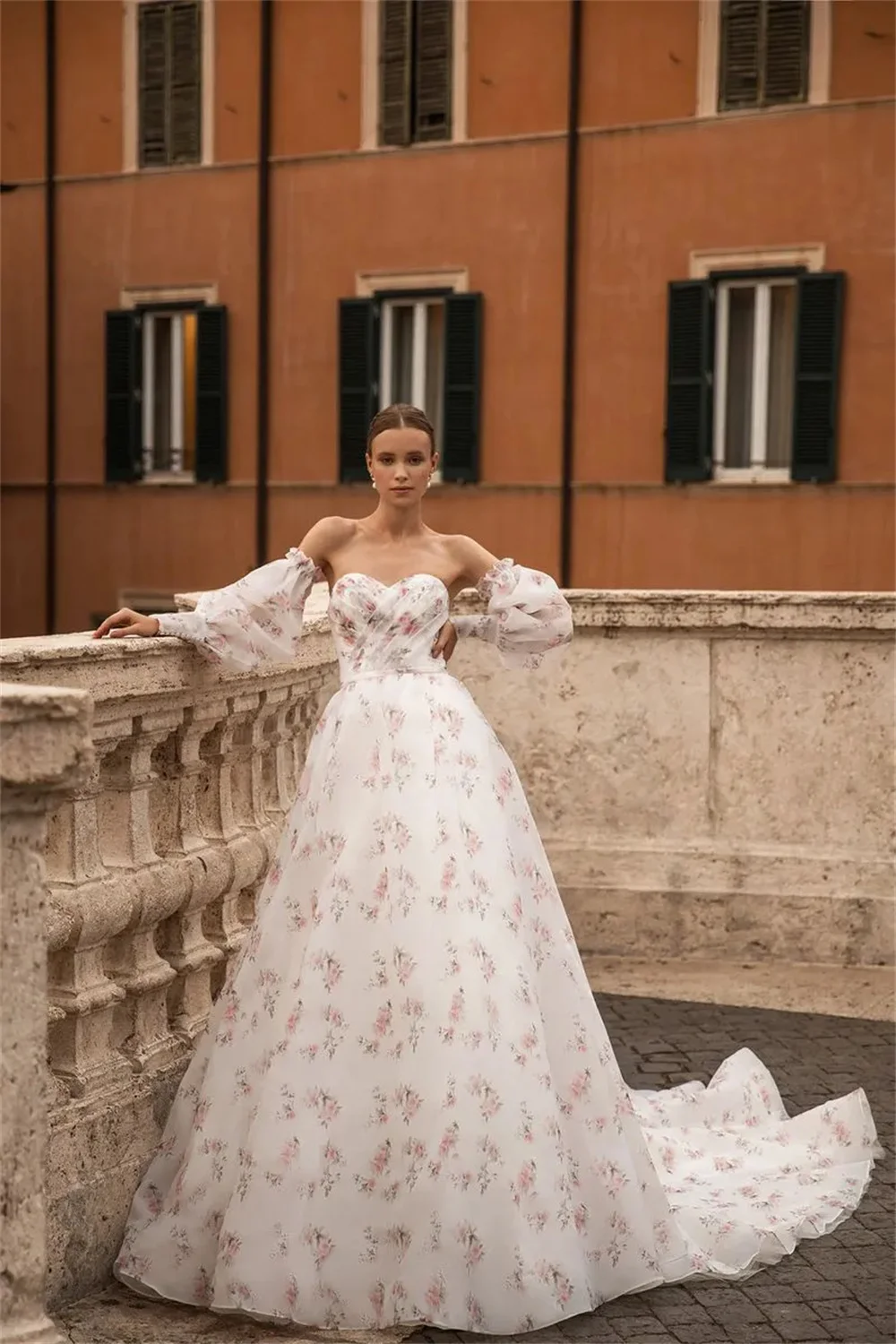 ชุดแต่งงานทรงเอไลน์แบบไร้สาย แขนกระดิ่ง แต่งลูกไม้ลายดอกไม้สไตล์โคจิโตะ คอร์เซ็ทยาวกรอมเท้า สำหรับงานพิธีการ ปี 2025