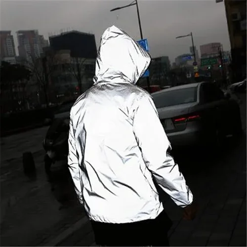 Imagen 2 del producto Chaqueta cortavientos reflectante completa para hombre, chaqueta impermeable de talla grande 4XL para primavera y otoño, abrigos holgados con capucha de hip hop para calle alta