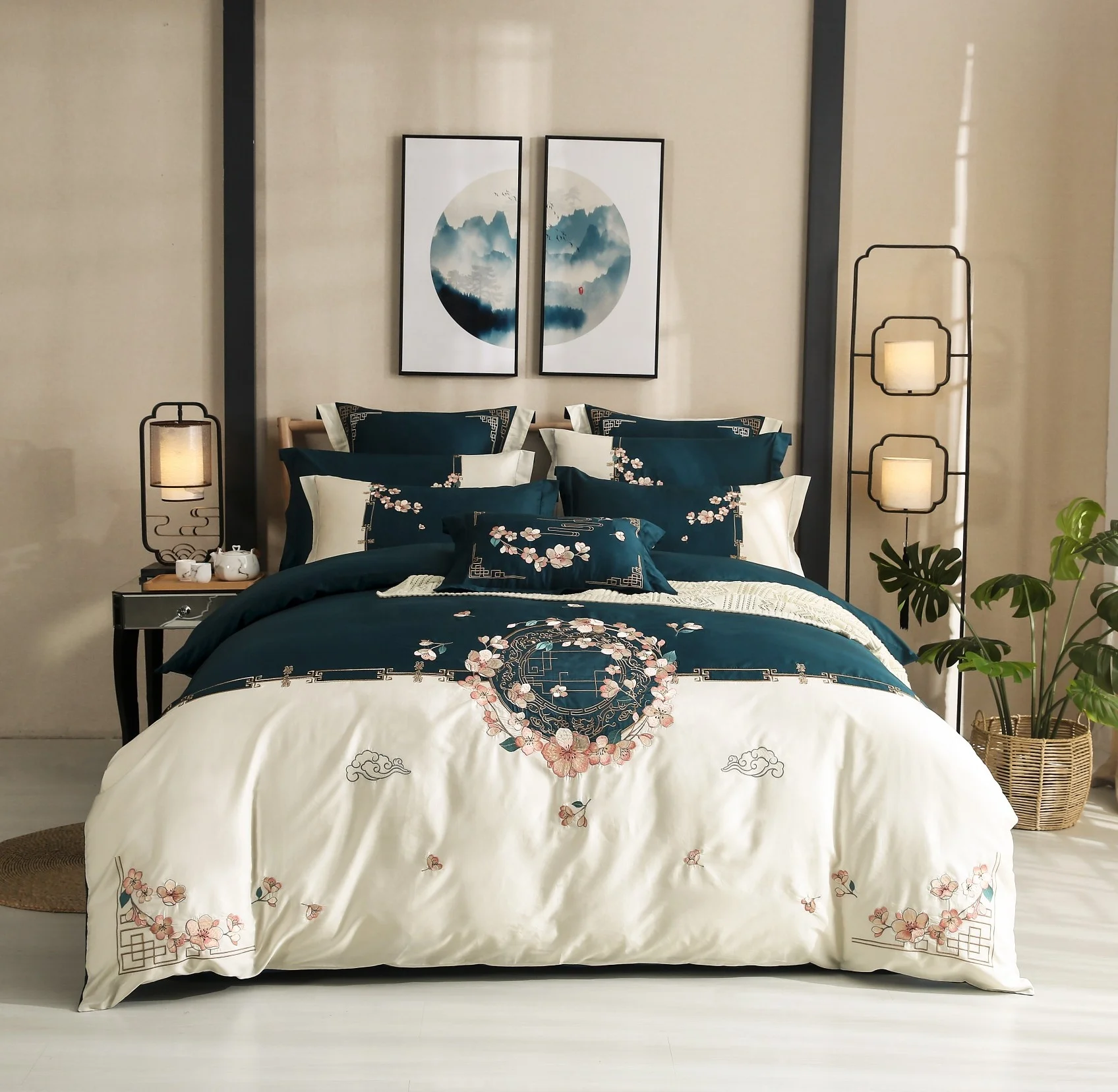 

ODM/OEM Warm Sanding king Size White Luxury Duvet Cover Set Embroidery Four-piece Blue Bedding Set 100% Cotton