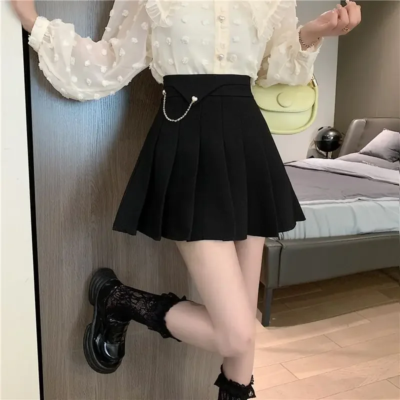 

Khaki pleated skirt women's autumn fashion design sense 2024 new short skirt pants with high waist and slim A-shape.