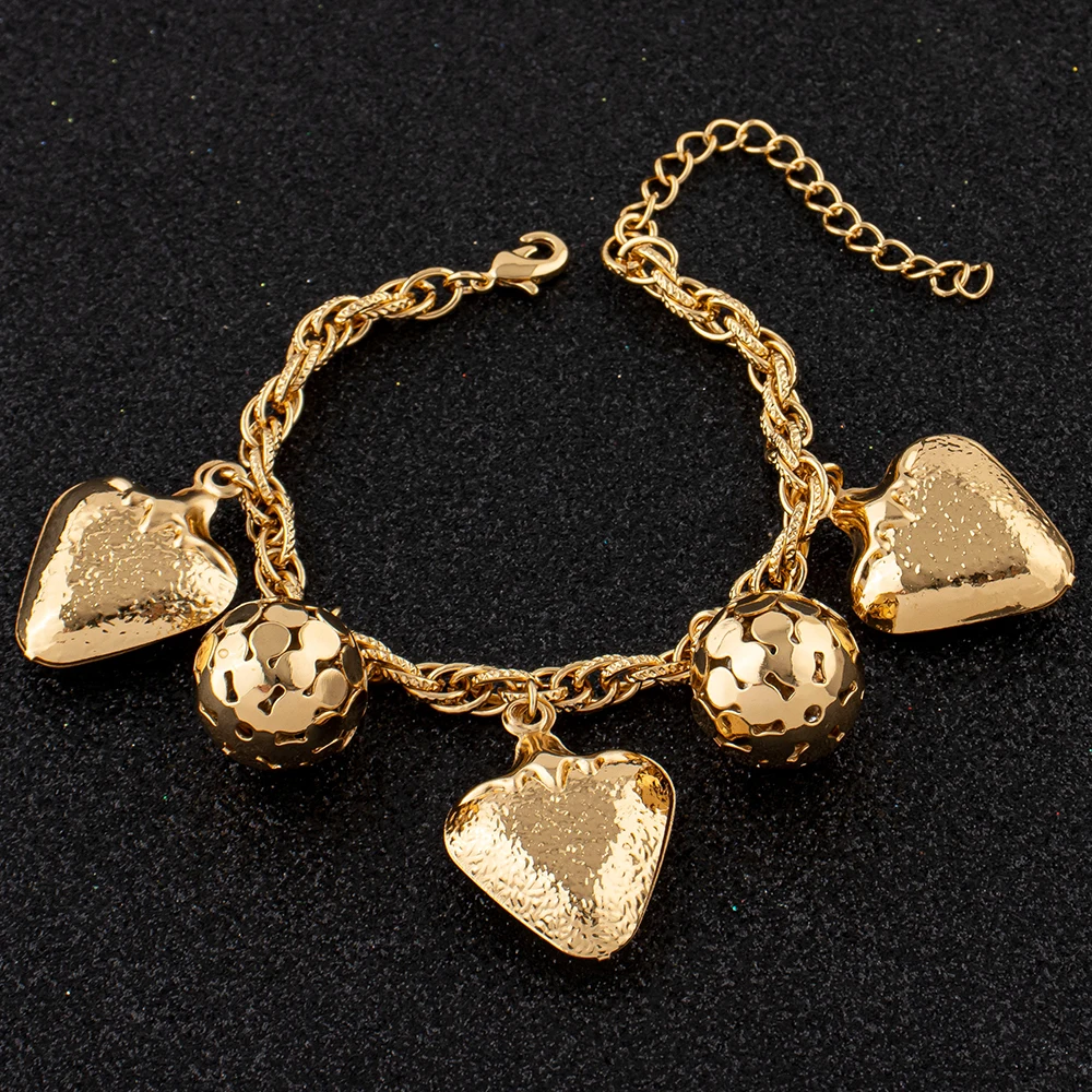 Edelstahl Vergoldetes Schmuckarmband mit Ausgehöhlten Perlen, Kugelförmigen Anhängern und Liebesanhänger-Kette, Geschenk für Frauen – Detail 1
