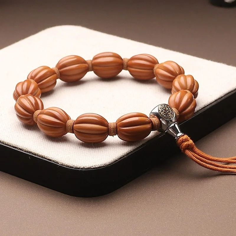 Hand-carved olive pit in the shape of melon seeds, single-strand string of beads for collecting and appreciating, with a G