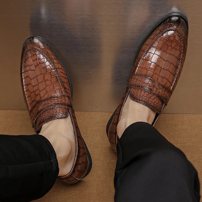 

Loafers shoes men PU crocodile pattern embossed low heel with pointed toe business wear anti slip classic men shoes