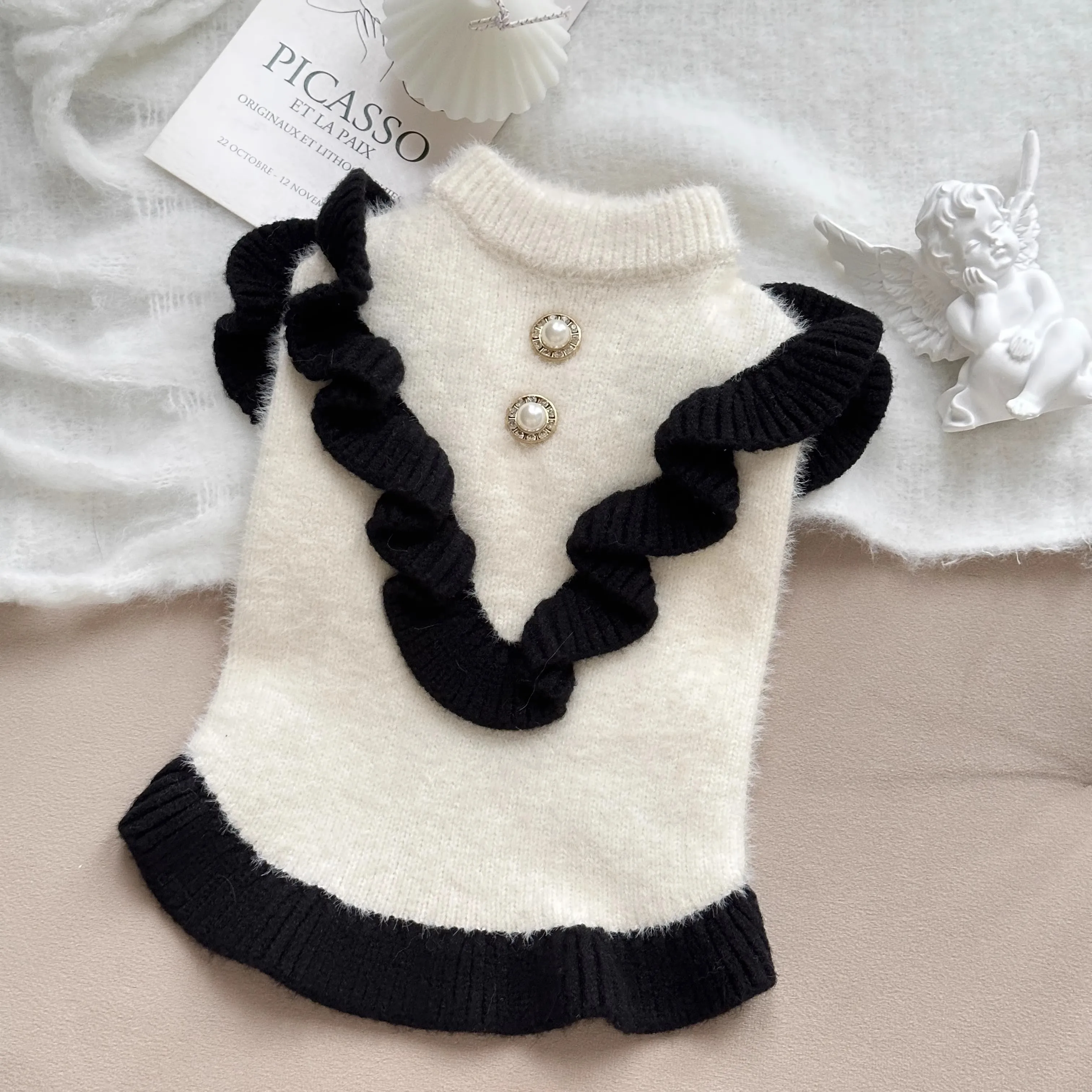 

Classic Brand Luxury Style Pet Winter Clothing Warm Pearl Buttons Elegant Dog Sweaters