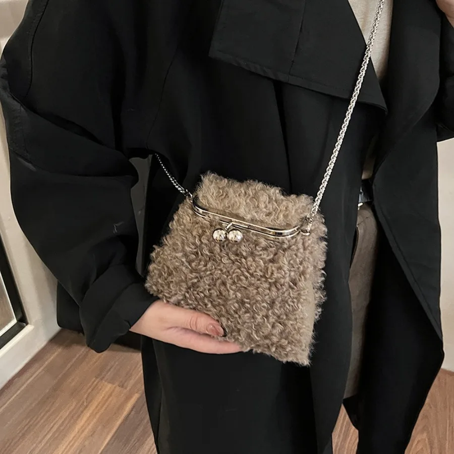 

Осенне-зимняя новая простая плюшевая сумка через плечо с цепочкой Super Fire Niche Fans Lamb Furry, женская сумка через плечо