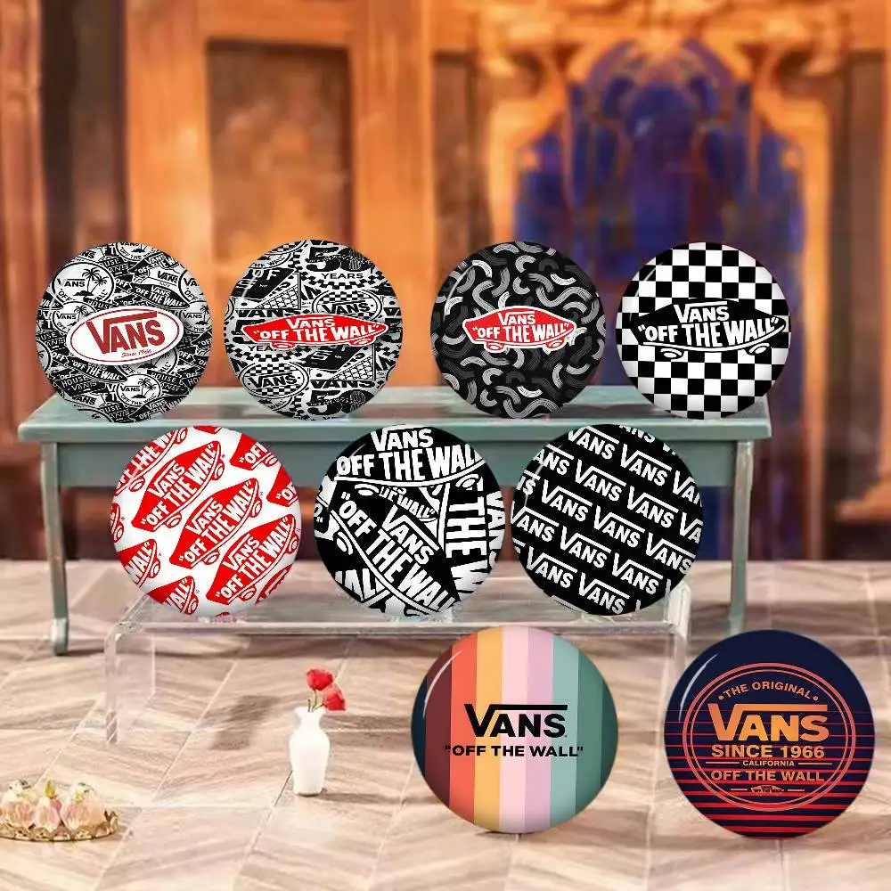 Classic Logo V-VanS Round Button Pins Slogan Creative Brooches Backpack Clothes Decoration Fashion