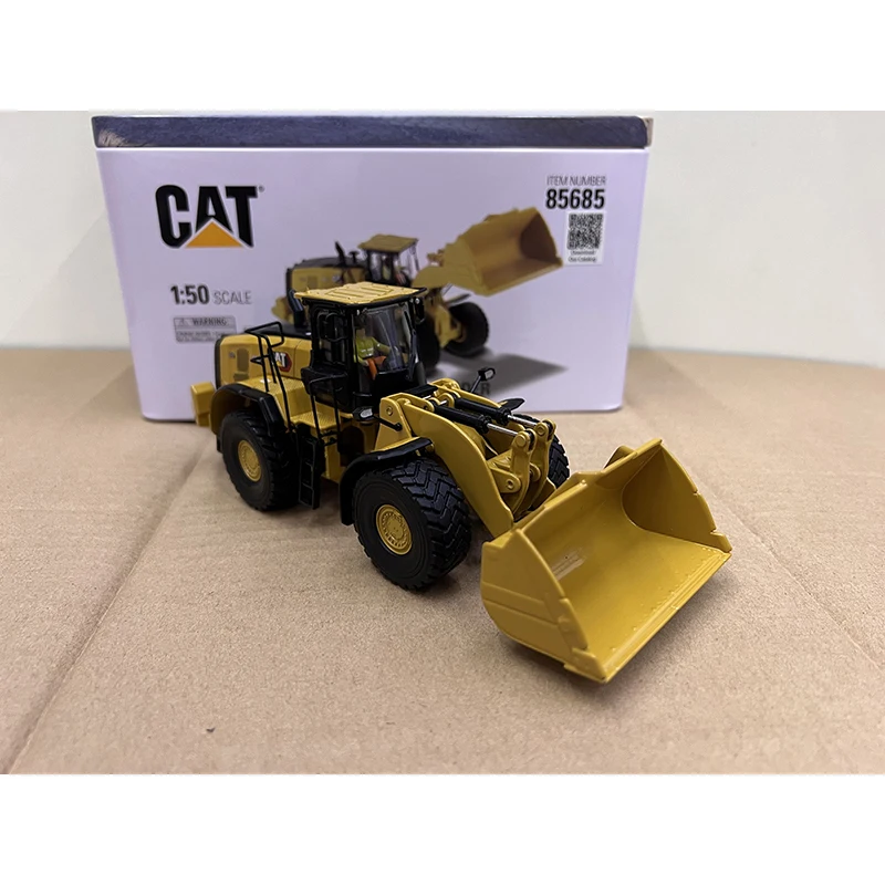 

DM Diecast Alloy 1:50 Scale CAT 982 XE Wheel Loader Engineering Forklift Model Adult Toy Collection Static Display Gift Souvenir