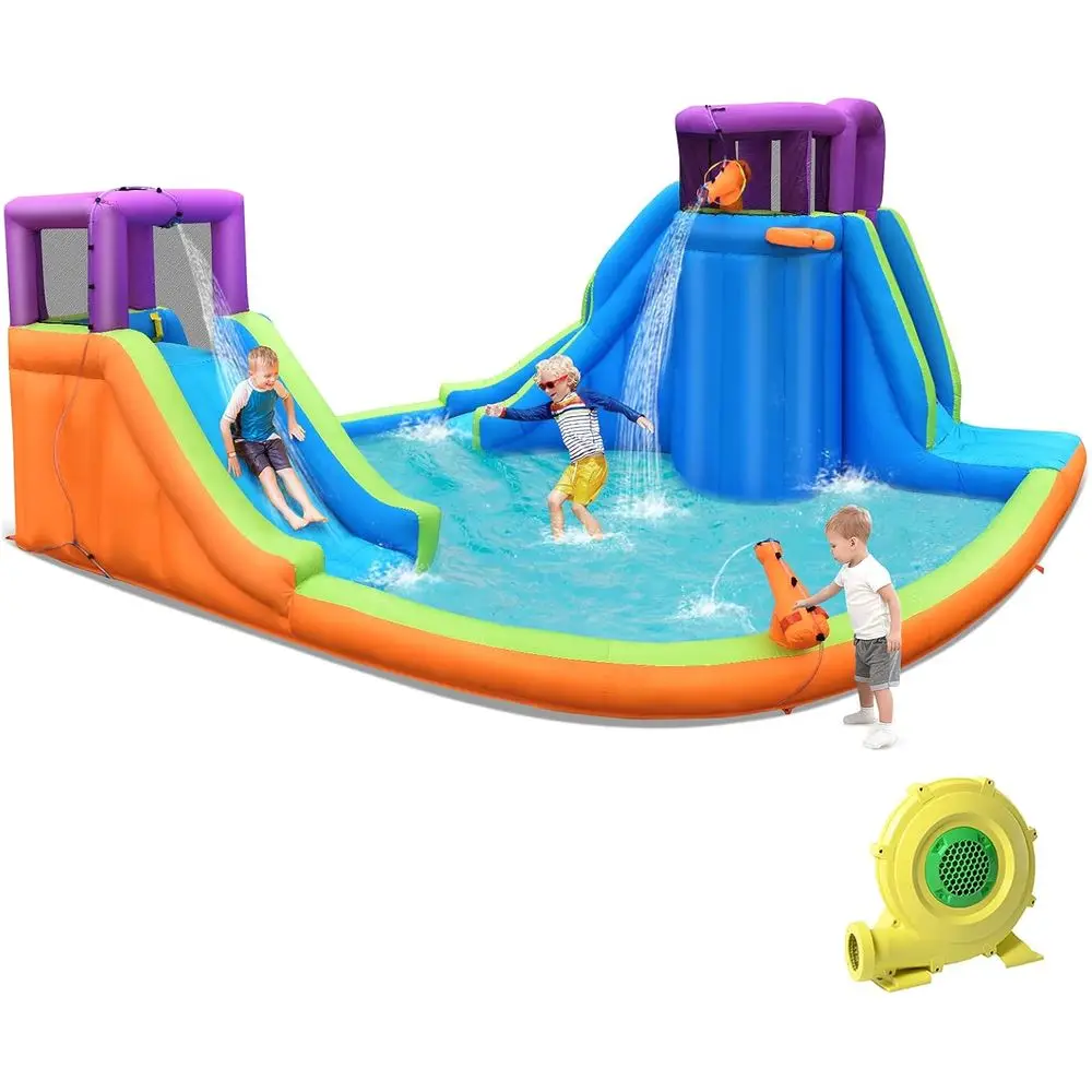 Nadmuchiwane zjeżdżalnie wodne dla dzieci, gigantyczny zamek wodny z długim zjeżdżalniami i ścianą do wspinaczki, basen z pistoletami na wodę