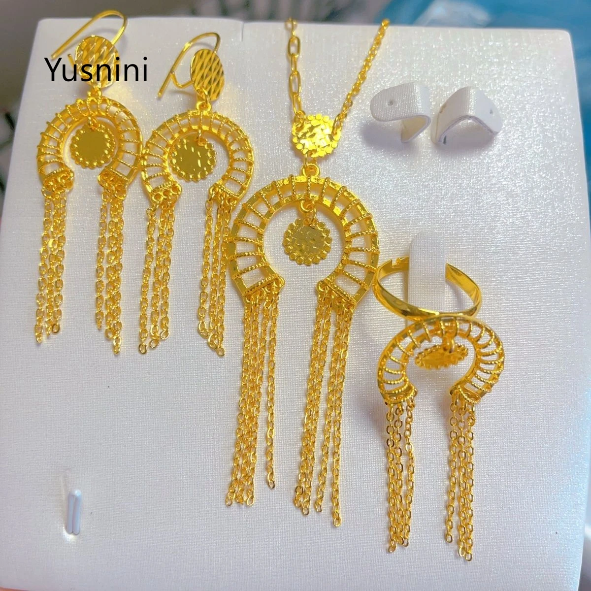

Новый французский модный комплект украшений из Дубая: позолоченные 24-каратным золотом колье, кольцо и серьги. Изысканный набор для помолвки и вечеринок для влюбленных.