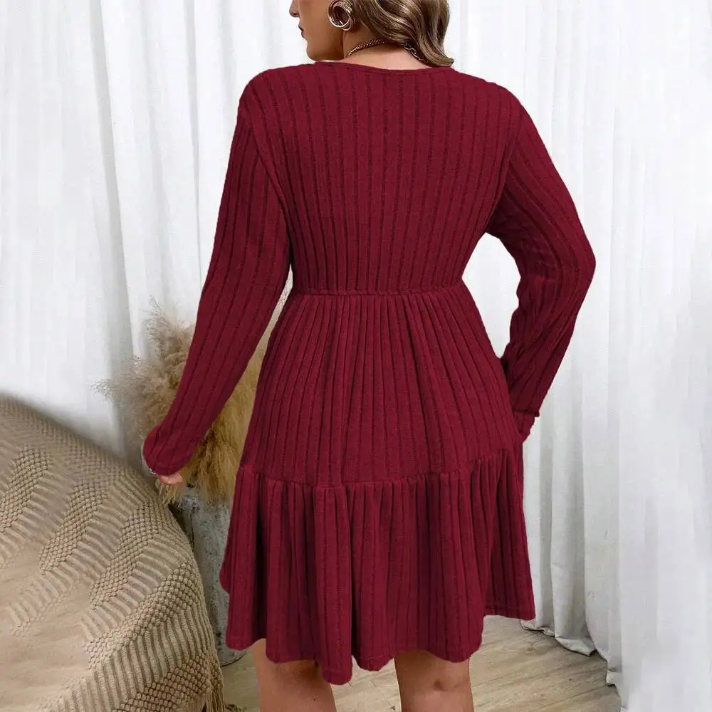 

Модное женское платье больших размеров для осени и зимы, с эффектом омоложения и ощущением роскоши, винно-красное, средней длины.