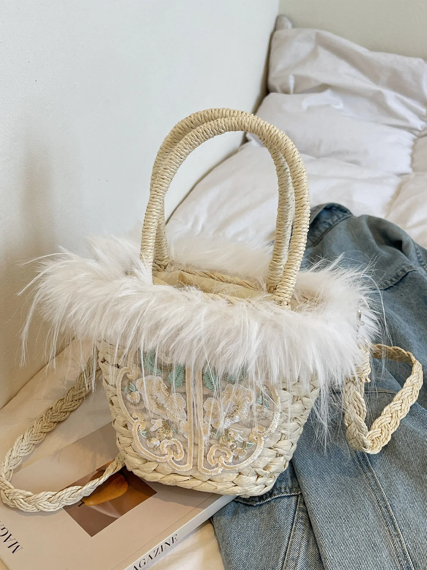 

Feather Embroidery Women's Handbag New Woven Bag Beach Vacation Style Single Shoulder Crossbody Bag Exquisite Grass Woven Bag