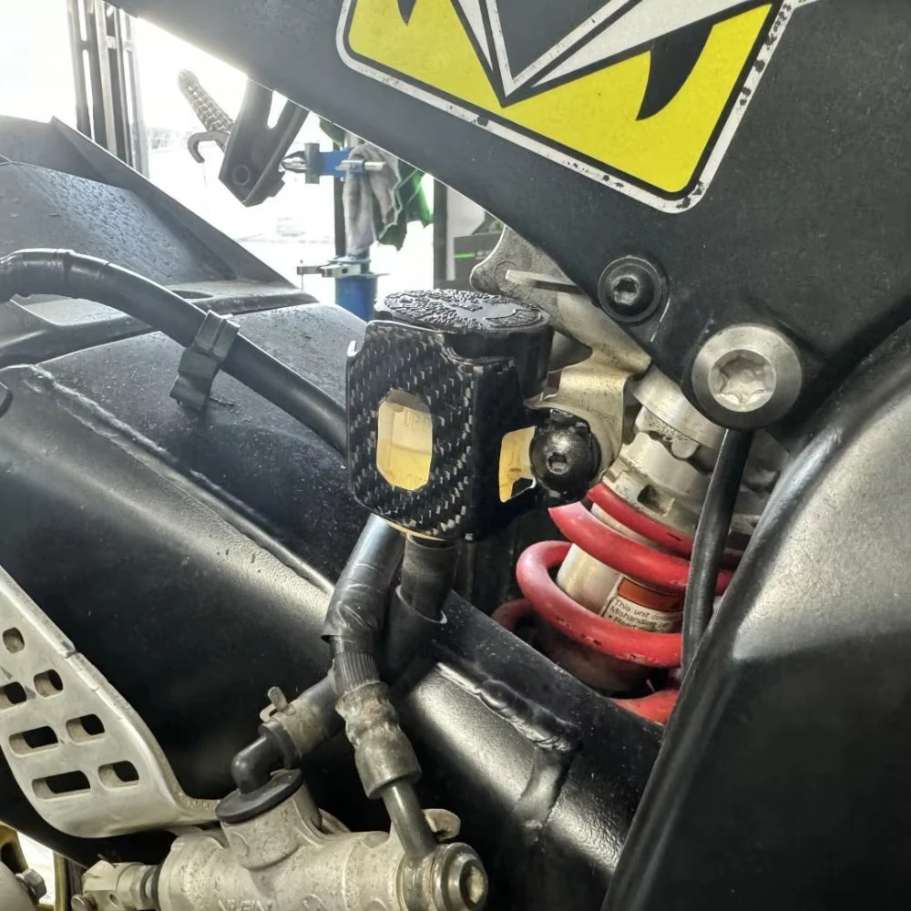 Для Kawasaki NINJA400 650 Z900 Z650 Z400 ER-6F аксессуары мотоциклетный задний тормозной насос, резервуар из углеродного волокна, защитная крышка