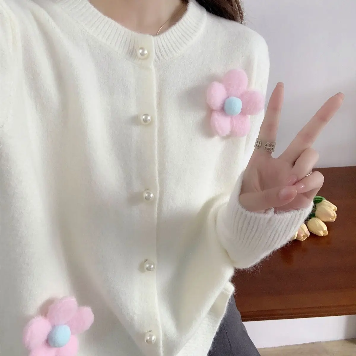 

2025 Autumn and Winter Sweet and Wind Three-dimensional Flower Bead Knitted Cardigan Soft Waxy Age-reducing Sweater Jacket