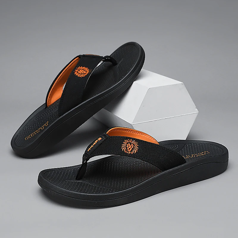 

Мужские шлепанцы с зажимами для носка на лето, противоскользящие, стильные и простые, подходят для верхней одежды.