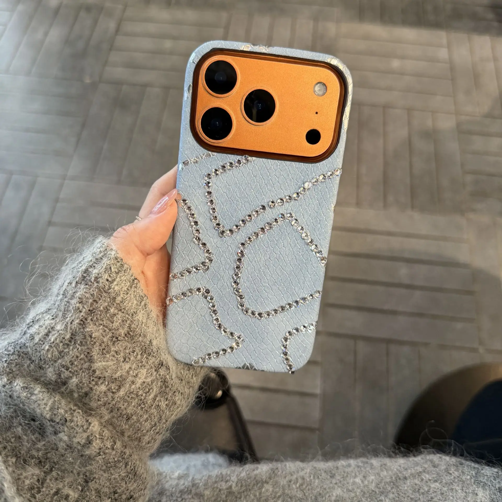 Suitable for iPhone 17 Promax Rhinotone Irregular Leather Pattern Phone Case 16Pro Half Pack 15 Anti Drop 14 Protective Cover