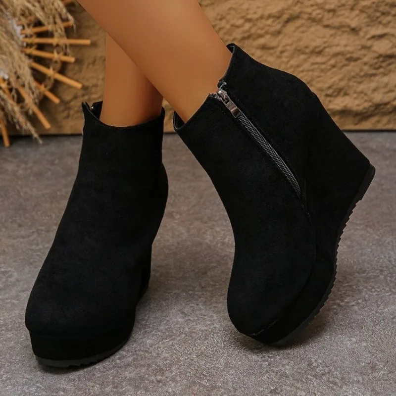 2026 Platform Short Boots for Women, Matte Finish, Round Toe, Thick Sole, Waterproof Platform, Spring/autumn Single Boot