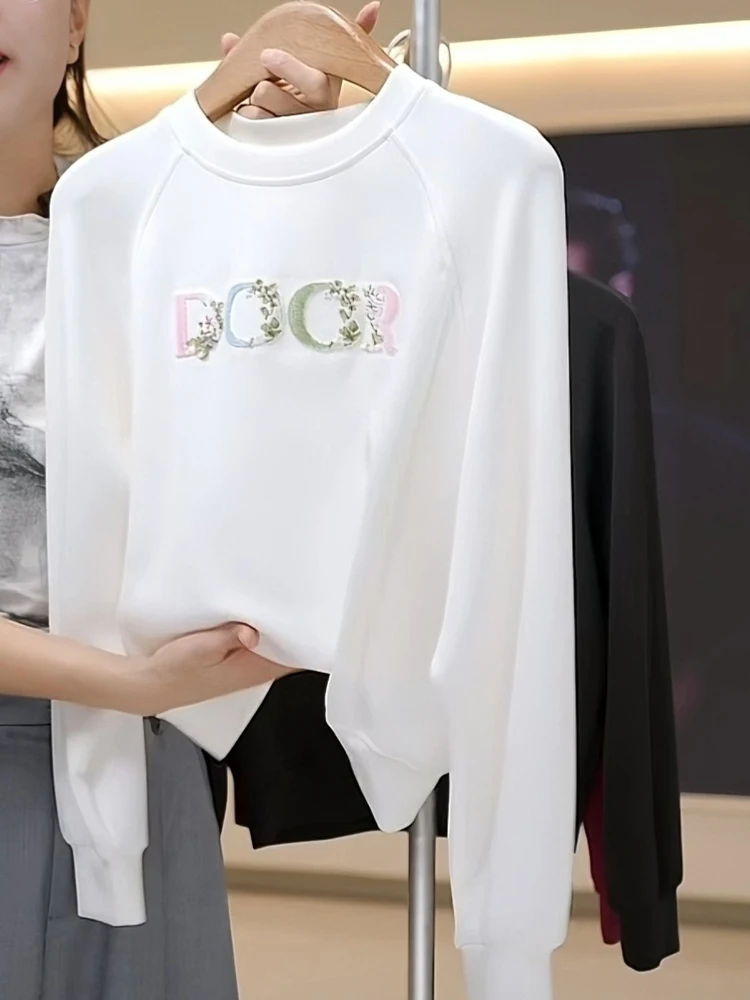 Rundes Ne-Sweatshirt für Damen 2025, neu, faionable, weiß, vielseitig, lockeres Oberteil ohne Hut, Frühling und Herbst, saisonale Auswahl