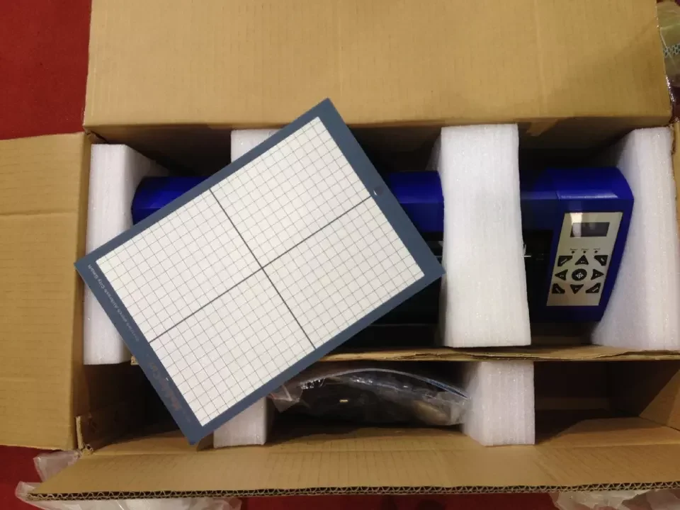 QK-360 A3/A4 تحديد المواقع التلقائي التلقائي حافة دورية قطع التسمية ملصق فينيل الرسم البياني الفني آلة قطع الراسمة