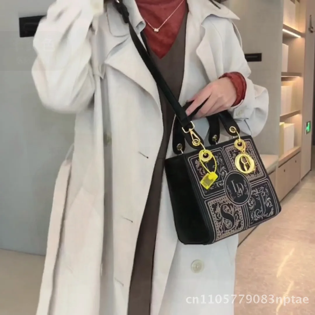 Women's Urban Minimalist Embroidered PU Crossbody Bag Fashion Trendy Portable Daffy Bag for Autumn Winter All-match Style